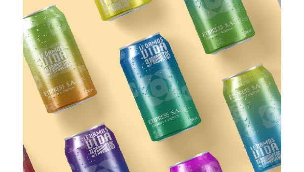 La impresión variable se basa en la sustitución datos por otros, se puede tomar como ejemplo lo que pasa con los recibos de los servicios públicos, los nombres y las direcciones son “personalizadas” o ¿Cómo creen que a cada persona se le asigna sus gastos? Lo que sucede es que los datos se van reemplazados por otros una vez impresos, esa va de la mano con la evolución digital, para hacer estas impresiones se usan programas adaptados a las prensas digitales.